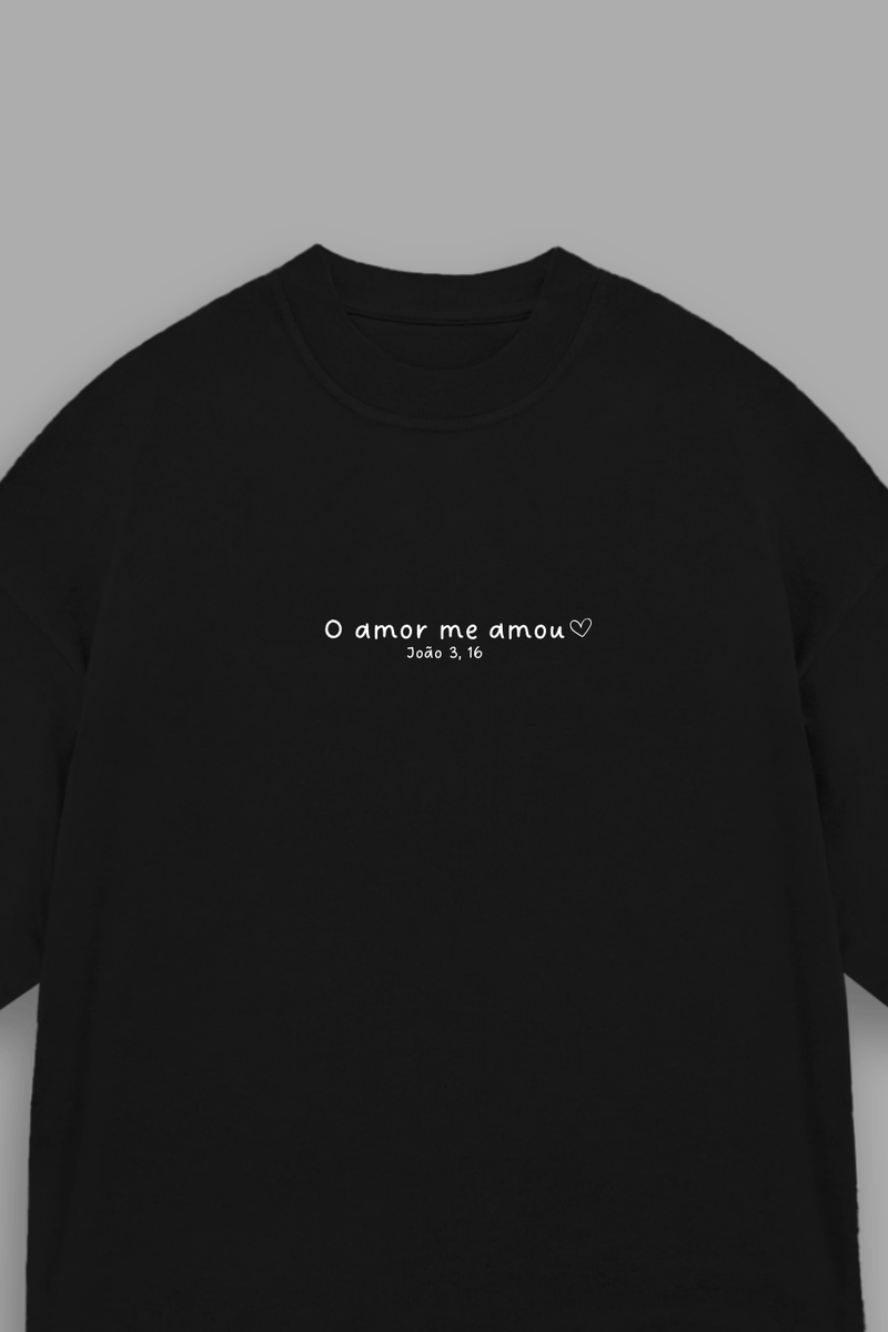 Camisa Oversized O Amor Me Amou - Hace | Moda Cristã